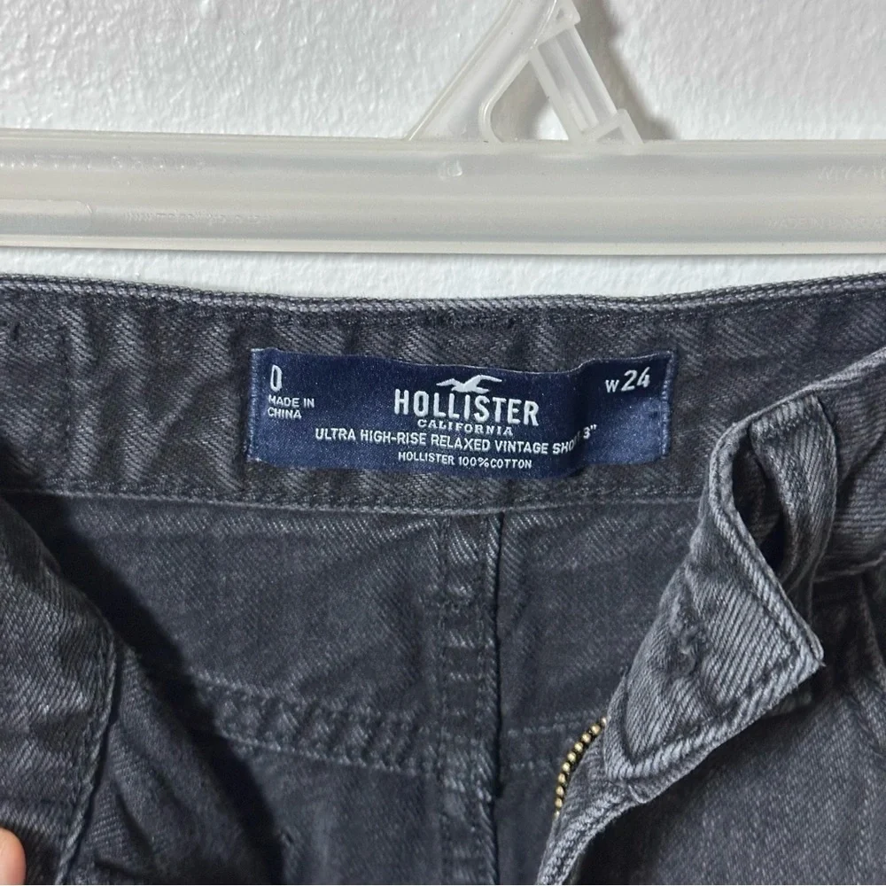 Hollister Women Black Denim Distressed Ultra High rise Vintage Shorts 3’ size‎ 0